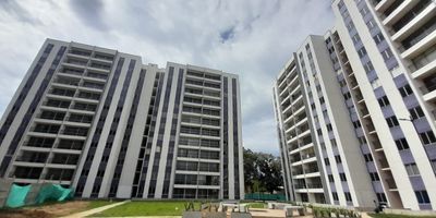 LINDO APARTAMENTO muy iluminado y fresco, cuentan con cocina, sala-comedor amplia con balcón y vista panorámica, 2 habitaciones, las principal con vestier y un estudio convertible en tercera habitación, 2 baños, cocina abierta  y zona de oficios, piso 2 con ascensor, .  parqueadero propio en sótano. Conjunto residencial  con un hermoso diseño urbano y paisajístico, con amplias zonas verdes, ciclo rutas. Cuenta con amplias vías de acceso como la Autopista Panamericana, la Avenida San Marcos, la Avenida Cacique de Jamundí y la Avenida Zanjón del Medio, a solo 20 minutos desde Cali. EXCELENTE  PRECIO Y OPORTUNIDAD DE INVERSION