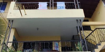 Sala Comedor 4 Alcobas 3 Closet 2 Baños sencillos Cocina integral con gabinetes Patio Piso en ceramica Balcon