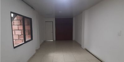 Apartamento en arrendamiento amplio e iluminado, cuenta con 2 alcobas , baño, ducha eléctrica, sala - comedor, cocina semiintegral, gas natural, area de ropas, ubicado en zona comercial y residencial.
