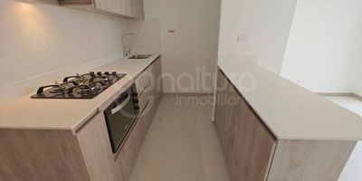 472-8501 Conaltura Inmobiliaria arrienda un moderno apartamento para estrenar en el sector Itaguí  Villa paula, ideal para quienes buscan comodidad, ubicación y un estilo de vida actual. Con 65 m, este inmueble cuenta con 3 alcobas, 2 baños, vestier, sala comedor, balcón y cocina integral, además de parqueadero cubierto y cuarto útil. Sus espacios nuevos y bien distribuidos lo convierten en un hogar perfecto para tu familia. La unidad residencial contará con completas zonas comunes actualmente en construcción, diseñadas para el bienestar y la seguridad de todos sus residentes. Excelente ubicación a solo 5 minutos del Centro Comercial Viva Envigado y cerca del parque principal de Itaguí, con fáciles vías de acceso y transporte público.