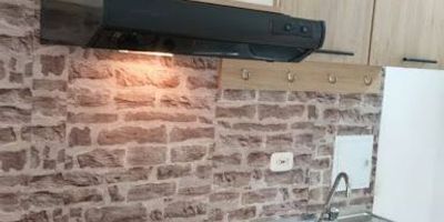  ¡Arrienda tu nuevo hogar en el corazón del 20 de Julio! Se arrienda acogedor apartamento de 38 m, ideal para quienes buscan comodidad, ubicación y fácil acceso al transporte. Cuenta con 2 alcobas iluminadas 1 baño moderno Star hall ideal para estudio o zona de descanso Cocina semi-integral Zona de ropas independiente Parqueadero para visitantes Ubicado en el tradicional barrio 20 de Julio, a pocos pasos de la estación del 20 de Julio, cerca de centros comerciales, transporte, vías principales y comercio en general Un lugar cómodo, bien ubicado y con todo lo que necesitas para vivir tranquilo. ¡Agenda tu visita hoy mismo!