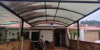 ¡Descubre tu nuevo hogar en el exclusivo barrio Pan de Azúcar!
Ubicada en una zona tranquila y con excelente ubicación, esta hermosa casa de dos pisos te ofrece el espacio y la comodidad que tu familia merece.

Cuenta con amplio parqueadero para carro y moto, 3 habitaciones, y 4 baños, ideales para disfrutar de la privacidad y el confort en cada rincón. Su cocina totalmente equipada te permitirá vivir experiencias únicas y prácticas en el día a día.

¡Un lugar perfecto para crear momentos inolvidables en familia!