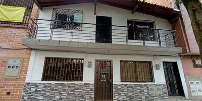 Agradable apartaestudio ubicado en el sector de Belen granada, en la calle 28, piso 3 interno, tiene un área de 32 metros aproximadamente. El inmueble cuenta con: 1 alcoba,  1 baño sencillo, 1 closets, sala-comedor, cocina integral con red de gas, y piso en cerámica
Los datos de los inmuebles promocionados en la página web están sujetos a cambio y verificación de disponibilidad.