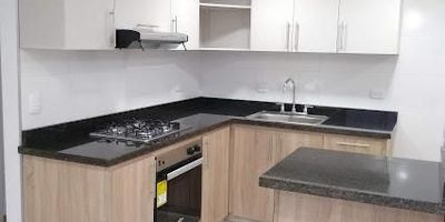 Alquiler Hermoso Apartamento en Ciudad Meléndez, piso 4 con ascensor, Área de 60 M2, consta de 3 alcobas, 2 baños, Sala, Comedor, Cocina Integral y balcón.

Unidad residencial con Salón Social, Piscinas para adultos y niños, parqueadero comunitario.

Zona de alta valorización cerca a Centros Comerciales, Centro Medico y universidades.