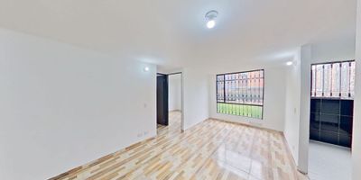 Este acogedor apartamento es una excelente oportunidad para quienes buscan su primer hogar o una inversión segura. Su distribución práctica, su iluminación natural y el ambiente tranquilo del conjunto lo convierten en un espacio perfecto para vivir con comodidad y estilo.

Características del inmueble
Área: 44 m² // 2 habitaciones // 1 baño // Cocina integral // Zona de lavado // Iluminado y de ambiente cálido

Características del conjunto
Parqueadero visitante // Planta eléctrica // Portería // Salón comunal // Zona de niños // Zonas verdes // Conjunto cerrado
