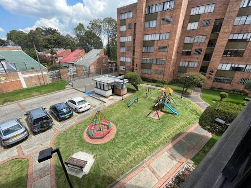 Apartamento de 2 alcobas en venta en Niza Viii, Bogotá, 103 m² · foto 3 de 16