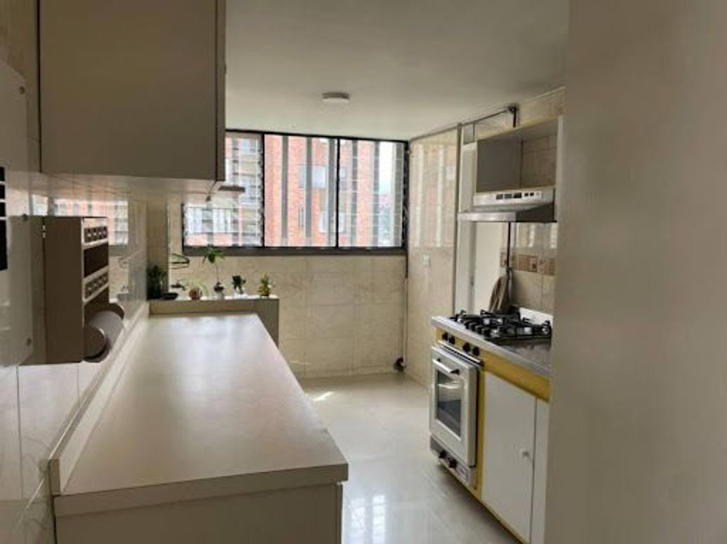 Apartamento de 2 alcobas en venta en Niza Viii, Bogotá, 103 m² · foto 2 de 16
