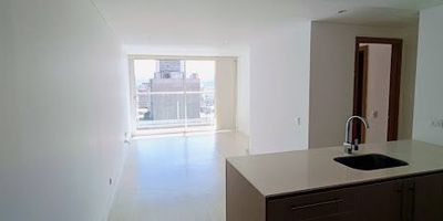 Apartamento en Venta en el barrio Las Nieves. En el edificio Bacatá piso diecisEis, con ascensor, frente a la Av. Cl.19, Cr. 5, cerca de Carulla, D1, Oxxo y de la Ciudad Universitaria. Cerca de universidades y sitios emblemáticos de la ciudad. Fácil acceso al transporte público, paradero del SITP y Transmilenio. Al ingresar, encontrará sala-comedor, cocina abierta, baño social, dos habitaciones, principal con baño privado, ambas habitaciones con clóset. Balcón con vista interna. Con servicios públicos funcionales agua y luz, parqueadero propio privado, parqueadero de visitantes, múltiples terrazas, coworking y salón comunal para el disfrute de todos. Vigilancia 247 para tu seguridad. Cualquier información adicional, contáctenos al correo electrónico hair.castilla@inmobiliariabogota.com 
 El equipo de Inmobiliaria Bogotá está comprometido a brindar una experiencia de vida excepcional para nuestros clientes desde el momento en que se unen a nuestra comunidad.