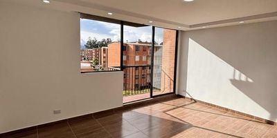 [ARR] ID HOUM: 163208

Entérate de todos los beneficios al arrendar con nosotros:
    • Asistencia e intermediación con el propietario
    • Firma tu contrato online
    • Arrienda sin burocracia, sin papeleos ni notarías

Departamento en arriendo, ubicado en el barrio La Esmeralda., con una superficie construida de 70.00 m² y superficie total de 70.00  m². 

Sus principales características son:

    • No amoblado
    • 3 dormitorios
    • 2 baños
    • Admite mascotas
    • Año de construcción: 2020
            
Además, el inmueble cuenta con las siguientes amenidades:

    • Salón de eventos
    • Zona de juegos
    • Gimnasio
    • Zona de asadores

Si arriendas con nosotros, te brindamos asesoría personalizada durante todo el proceso.

Requisitos para arrendar con nosotros:

    • Arrienda sin codeudor*, fácil, rápido y seguro
    • Demuestra un ingreso mensual neto de al menos 2.5 veces el valor del arriendo (los ingresos mensuales se pueden complementar por las personas que vivirán en este inmueble)
    • Completa tu información básica y mándanos tus extractos bancarios o documentos que demuestren tus ingresos
    • No debes tener reportes negativos en centrales de crédito
        

IMPORTANTE:

    • Te invitamos a agendar una visita a esta propiedad
    • Si tienes alguna duda por favor puedes solicitar más información desde los portales como también contactarte directamente con nosotros
    
Más que una inmobiliaria, somos Houm.
*Aplican T&C