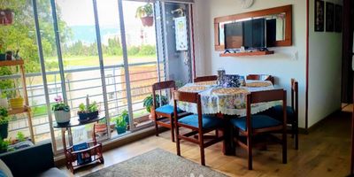 [ARR] ID HOUM: 163149

Entérate de todos los beneficios al arrendar con nosotros:
    • Asistencia e intermediación con el propietario
    • Firma tu contrato online
    • Arrienda sin burocracia, sin papeleos ni notarías

Departamento en arriendo, ubicado en el barrio Primero de Mayo, con una superficie construida de 55.00 m² y superficie total de 55.00  m². 

Sus principales características son:

    • No amoblado
    • 3 dormitorios
    • 2 baños
    • Admite mascotas
    • 1 parqueadero
            
Además, el inmueble cuenta con las siguientes amenidades:

    • Salón de eventos
    • Ascensor
    • Zona de juegos
    • Alberca
    • Gimnasio
    • Zona de asadores

Si arriendas con nosotros, te brindamos asesoría personalizada durante todo el proceso.

Requisitos para arrendar con nosotros:

    • Arrienda sin codeudor*, fácil, rápido y seguro
    • Demuestra un ingreso mensual neto de al menos 2.5 veces el valor del arriendo (los ingresos mensuales se pueden complementar por las personas que vivirán en este inmueble)
    • Completa tu información básica y mándanos tus extractos bancarios o documentos que demuestren tus ingresos
    • No debes tener reportes negativos en centrales de crédito
        

IMPORTANTE:

    • Te invitamos a agendar una visita a esta propiedad
    • Si tienes alguna duda por favor puedes solicitar más información desde los portales como también contactarte directamente con nosotros
    
Más que una inmobiliaria, somos Houm.
*Aplican T&C