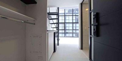 [ARR] ID HOUM: 163266

Entérate de todos los beneficios al arrendar con nosotros:
    • Asistencia e intermediación con el propietario
    • Firma tu contrato online
    • Arrienda sin burocracia, sin papeleos ni notarías

Departamento en arriendo, ubicado en el barrio Chico, con una superficie construida de 30.00 m² y superficie total de 30.00  m². 

Sus principales características son:

    • No amoblado
    • 1 dormitorio
    • 1 baño
    • No Admite mascotas
    • Año de construcción: 2025
    • Cuarto de lavado
            
Además, el inmueble cuenta con las siguientes amenidades:

    • Salón de eventos
    • Ascensor
    • Gimnasio
    • Lavandería
    • Zona de asadores

Si arriendas con nosotros, te brindamos asesoría personalizada durante todo el proceso.

Requisitos para arrendar con nosotros:

    • Arrienda sin codeudor*, fácil, rápido y seguro
    • Demuestra un ingreso mensual neto de al menos 2.5 veces el valor del arriendo (los ingresos mensuales se pueden complementar por las personas que vivirán en este inmueble)
    • Completa tu información básica y mándanos tus extractos bancarios o documentos que demuestren tus ingresos
    • No debes tener reportes negativos en centrales de crédito
        

IMPORTANTE:

    • Te invitamos a agendar una visita a esta propiedad
    • Si tienes alguna duda por favor puedes solicitar más información desde los portales como también contactarte directamente con nosotros
    
Más que una inmobiliaria, somos Houm.
*Aplican T&C