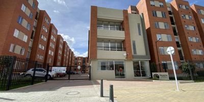 [ARR] ID HOUM: 163207

Entérate de todos los beneficios al arrendar con nosotros:
    • Asistencia e intermediación con el propietario
    • Firma tu contrato online
    • Arrienda sin burocracia, sin papeleos ni notarías

Departamento en arriendo, ubicado en el barrio 3 esquinas, con una superficie construida de 51.00 m² y superficie total de 51.00  m². 

Sus principales características son:

    • No amoblado
    • 2 dormitorios
    • 2 baños
    • Admite mascotas
    • Año de construcción: 2024
            
Además, el inmueble cuenta con las siguientes amenidades:

    • Vigilancia 24 hrs

Si arriendas con nosotros, te brindamos asesoría personalizada durante todo el proceso.

Requisitos para arrendar con nosotros:

    • Arrienda sin codeudor*, fácil, rápido y seguro
    • Demuestra un ingreso mensual neto de al menos 2.5 veces el valor del arriendo (los ingresos mensuales se pueden complementar por las personas que vivirán en este inmueble)
    • Completa tu información básica y mándanos tus extractos bancarios o documentos que demuestren tus ingresos
    • No debes tener reportes negativos en centrales de crédito
        

IMPORTANTE:

    • Te invitamos a agendar una visita a esta propiedad
    • Si tienes alguna duda por favor puedes solicitar más información desde los portales como también contactarte directamente con nosotros
    
Más que una inmobiliaria, somos Houm.
*Aplican T&C