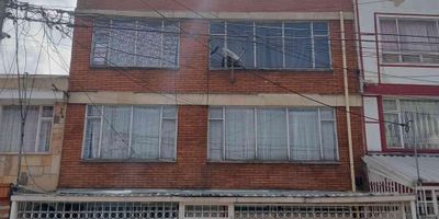 [ARR] ID HOUM: 163321

Entérate de todos los beneficios al arrendar con nosotros:
    • Asistencia e intermediación con el propietario
    • Firma tu contrato online
    • Arrienda sin burocracia, sin papeleos ni notarías

Departamento en arriendo, ubicado en el barrio Chicó Norte, con una superficie construida de 70.00 m² y superficie total de 70.00  m². 

Sus principales características son:

    • No amoblado
    • 3 dormitorios
    • 1 baño
    • Admite mascotas
    • Año de construcción: 2020
            
Si arriendas con nosotros, te brindamos asesoría personalizada durante todo el proceso.
        

Requisitos para arrendar con nosotros:

    • Arrienda sin codeudor*, fácil, rápido y seguro
    • Demuestra un ingreso mensual neto de al menos 2.5 veces el valor del arriendo (los ingresos mensuales se pueden complementar por las personas que vivirán en este inmueble)
    • Completa tu información básica y mándanos tus extractos bancarios o documentos que demuestren tus ingresos
    • No debes tener reportes negativos en centrales de crédito
        

IMPORTANTE:

    • Te invitamos a agendar una visita a esta propiedad
    • Si tienes alguna duda por favor puedes solicitar más información desde los portales como también contactarte directamente con nosotros
    
Más que una inmobiliaria, somos Houm.
*Aplican T&C