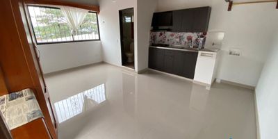 Arriendo Medellin Apartaestudio en campo valdes, con un área de 23 m2 en piso 4, de un solo ambiente, cuenta con cocina integral SIN red de gas, 1 baño cabinado, 1 closet y zona de ropas. Ubicado cerca de la estación esmeraldas del metro plus, excelentes rutas de transporte. El valor del canon incluye agua (solo debe pagar energía). Para persona sola sin mascotas.