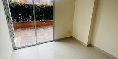se arrenda hermoso apartamento en Rionegro san Antonio de Pereira, cerca al parque, excelentes acabados, primer piso con terraza, dos alcobas, dos baños, cuenta con parqueadero privado, unidad cerrada, portería 24 horas, facilidad de transporte, sector tranquilo