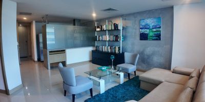 Moderno Aparta office ubicado en piso alto en centro comercial y empresarial en el sector exclusivo de La Castellana,  con porteria permanente, elegante Lobby de acceso, dos ascensores, piscina, gimnasio, el inmueble cuenta con  amplio balcón, cocina abierta, sala, comedor, área labores, habitación independiente con  baño privado, adicional parqueadero individual  en nivel sótano.... es una excelente opcion de inversion, agendemos cita!!!