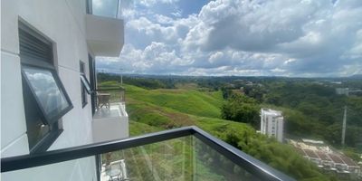 Arrienda tu nuevo hogar en Pinares, Pereira
Imagina despertar cada día en un piso 11 con una vista privilegiada hacia la ciudad y las montañas… un lugar donde la tranquilidad, la paz y el silencio se sienten desde el primer paso.

Este exclusivo apartamento en Pinares cuenta con 2 habitaciones, 2 baños, balcón con vista panorámica, sala-comedor amplia, cocina grande, zona de ropas, además de parqueadero cubierto y depósito.
En el edificio disfrutarás de piscina, jacuzzi, gimnasio, coworking y vigilancia privada: todo lo que necesitas para vivir con comodidad y estilo.

Si buscas un espacio moderno, seguro y con una vista inolvidable… este es el lugar perfecto para ti.

Agenda tu cita hoy mismo y enamórate en persona de este espacio único.
