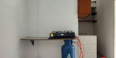 Excelente inmueble, luz natural cerca a, hospital manuel uribe angel, plaza de mercado, parque principal, donde encontramos todo tipo de comercio, lo que lo hace muy intresante, tambien ruta de buses al centro de la ciudad, itagui, sabaneta, e integrado al metro, entre otros.