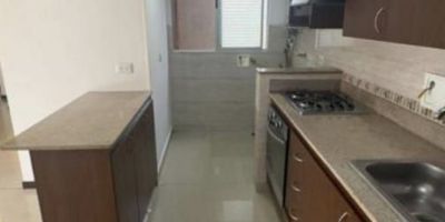 Se Vende  Apartamento en Envigado, cumbres 

Área 85mts2 
Piso 7
Vista panorámica 

Amplios Espacios Distribuidos en 3 Alcobas,  2 baños,sala comedor,  cocina integral, zona de ropas,  balcón, Parqueadero , cuarto útil 

Excelente ubicación 

Unidad cerrada, vigilancia 24 horas, piscina,Salón social, gimnasio , zonas verde, juegos infantiles, cancha múltiple,
Estrato 5
Admon 480Mensual 
Precio $ 670Millones negociables