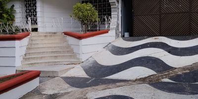 CASA EN ARRIENDO EN EL SECTOR DE CIUDAD JARDIN 
EXCELENTES UBICACION 
AREA : 348 MTS 
4 HABITACIONES , 4 BAÑOS , COCINA , COMEDOR , SALA , ZONA DE LABORES , TERRAZA, PATIO , CUARTO Y BAÑO DE SERVICIO , GARAJE DOBLE CUBIERTO 
VALOR DE ARRIENDO $4.500.000
