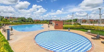 Casa en Renta en el sector de galicia vive en un entorno exclusivo y natural con todas las comodidades que tu familia merece. características 2 niveles, parqueadero techado y pavimentado. disfruta de una zona social inigualable. canchas de tenis y vóley playa, cancha de microfútbol, zona bbq, sauna, turco y jacuzzi, senderos peatonales. ubicación cerca al mall de galicia, supermercados, comercio y con excelente facilidad de transporte. ¡agenda tu visita y enamórate de este maravilloso lugar!