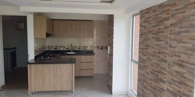 Para mayor información escribanos vía WhatsApp y uno de nuestros agentes inmobiliarios te atenderá.
Se vende apartamento en valle del Lili, sector ciudad Melendez, con un area construida de 60mt2, Consta de sala comedor con balcón con vista externa a zona verde, Cocina semiintegral, zona de oficios, baño social, 2 habitaciones la principal con baño y vestier, sala Start TV u opcion para 3ra habitación, unidad con piscina y salón social, parqueadero comunitario, excelente ubicación cerca a todo

