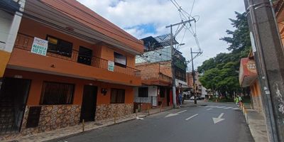 ¡Oportunidad única en Itagüí! Descubre la casa perfecta en el exclusivo barrio San Pío.
Disfruta de una propiedad de 170 m² con 4 alcobas , ideales para una familia en crecimiento. Ubicada en San Pio, con colegios, centros comerciales y transporte público a la mano, esta casa te ofrece la comodidad y conveniencia que buscas.
Pisos en cerámica, cocina semi-integral, cuarto útil y 3 prácticos closets son solo algunas de las características que harán de este hogar tu refugio perfecto. Relájate en el balcón o en la terraza, y aprovecha el calentador y la zona de ropas para mayor confort.
¡No dejes pasar esta oportunidad! Contacta ahora y haz de esta casa tu nuevo hogar en Itagüí.