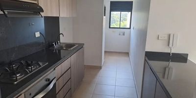 Para mayor información escribanos vía WhatsApp y uno de nuestros agentes inmobiliarios te atenderá.
El apto  cuenta con ascensor , tiene 7 anos de construido, tiene 96 mts , 87 mts construidos, tiene 2 balcones, uno en la sala y otro en la habitación principal , tiene 2 baños completos y un baño social, en total 3 habitaciones, estudio, sala comedor amplio , cocina , zona de ropas.
