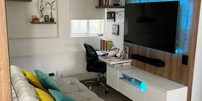 Para mayor información escribanos vía WhatsApp y uno de nuestros agentes inmobiliarios te atenderá.
Hermoso apt en ciudad pacífica lindos acabados tiene 2 habitaciones principal con baño y closet.
Baño social.
Y tiene un estudio que sirve como otra habitación.
Cocina.
Integral.
Con horno y con calentador y tiene balcón aire acondicionado chapa inteligente.
La unidad tiene.
2 piscinas.
adultos y niños turco y salón social.
Es un sitio rodeado por la naturaleza muy tranquilo precio negociables escucho ofertas

