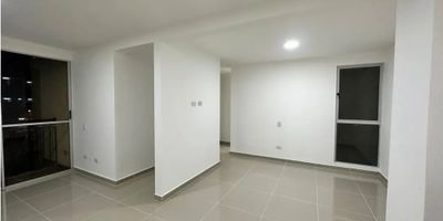 Para mayor información escribanos vía WhatsApp y uno de nuestros agentes inmobiliarios te atenderá.
APARTAMENTO EN VENTA CON PARQUEADERO PRIVADO 

Cuenta con 65mts2 de área construida, sala-comedor, cocina equipada y zona de oficios para estrenar.
Balcón con vista interna, hall de alcobas, una (1) habitación con clóset, baño social completo con ducha y división en vidrio templado, (1) habitación principal con vestier y baño privado completo y espacio para estudio, sala de star-tv o cerrar una tercera habitación.
El apartamento nunca ha sido habitado y está listo para estrenar.
Cuenta con parqueadero privado descubierto, piscina para adultos y niños, salon social en primer piso, salón social en terraza cerrado para enventos más privados y zona BBQ.
