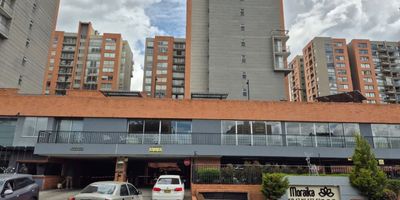 Bienvenido a este encantador apartamento disponible para arriendo ubicado en La Uribe Usaquén, a pocos pasos de la calle 170 y con excelente acceso a transporte, comercio y zonas universitarias. El inmueble cuenta con tres habitaciones con clóset, dos baños completos, amplio parqueadero cubierto y depósito para mayor comodidad. Su interior ofrece un ambiente cálido gracias al piso laminado en madera y una distribución funcional ideal para la vida familiar. El conjunto residencial brinda comodidad y bienestar con zonas comunes como gimnasio completamente dotado, salón social y parque infantil, creando un entorno seguro y agradable para disfrutar cada día. Agenda una cita para conocerlo! Cod: 5299