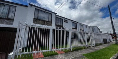 VENDEMOS, casa barrio PONTEVEDRA- SAN NICOLAS,  4 alcobas, 4 baños, sala -comedor, cocina eléctrica, estudio,  patio ropas, zona verde interior, comedor auxiliar, cuarto servicio, ...cerca vías principales, transporte, clinicas, supermercados,
Contacto y cita previa  RobertEsparza 3222101918....Jacqueline Martin 3118982171.... Camilo Duran 31388668788