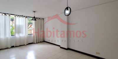 Apartamento con área de 72 m2, estrato 5.