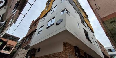 Se Arrienda Apartaestudio para estrenar cuenta con una habitacion, un baño, sala-comedor, cocina integral, ubicado en el edificio Bilbao, Villa de los caballeros primera etapa, Girón contactanos 