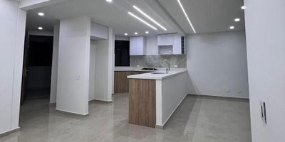 Hermosa apto para estrenar, 90m2 consta de sala comedor, balcon, baño social, cocina integral, zona de oficios, baño de habitaciones, 3 habitaciones la principal con balcón, vestier y baño. parqueadero para 1 vehículo, el conjunto cuenta piscina, para adultos y niños, salon social, sauna, juego para niños, gimnasio, muy buena  ubicacion cerca a centros comerciales y vías principales.