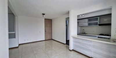 Para mayor información escribanos vía WhatsApp y uno de nuestros agentes inmobiliarios te atenderá.
Apartamento en venta en el conjunto residencial Santa Ana: hermoso apartamento de 73 m², ubicado en el 3er piso con vista exterior y acceso por ascensor.
Este acogedor inmueble incluye 3 habitaciones (la principal con aire acondicionado), 2 baños, sala-comedor, zona de estudio o sala de TV, amplio balcón con zona BBQ y cocina integral con barra estilo americano.
Además, cuenta con parqueadero cubierto en sótano y calentador de agua para mayor comodidad.
El conjunto residencial ofrece excelentes amenidades como salón social, piscina, cancha múltiple, gimnasio dotado, sauna o turco, juegos infantiles, parqueadero interno para visitantes y vigilancia 24/7, garantizando seguridad y confort.
Ubicado estratégicamente cerca del centro comercial Jardín Plaza, almacenes Éxito, Homecenter y la Universidad Autónoma, Libre, U del Valle, con fácil acceso por la carrera 98B y calle 48. 