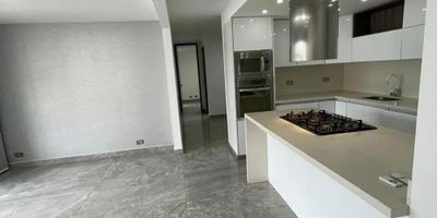Para mayor información escribanos vía WhatsApp y uno de nuestros agentes inmobiliarios te atenderá.
ESPECTACULAR APARTAMENTO con 98 metros cuadrados, totalmente remodelado en conjunto RESIDENCIAL puerta blindada la principal, consta de sala comedor, zona de ropas y calentador de agua, balcon ,corredor y cocina integral para estrenar equipada con estufa con cubierta de vidrio templado,y campana de acero inoxidable redonda estilo americano y torre de hornos, cuenta con un baño social, 3 alcobas con closet y la principal con baño privado, walk in closet y aire acondicionado y balcon además, las habitaciónes auxiliares con closeth, Persianas eléctricas en las ventanas, sala de television o estudio.
Adicionalmente cuenta con dos parqueaderos cubiertos de uso exclusivo.
INSTALACIONES CON PISCINA, AREA DE JUEGOS, PORTERIA, PLANTA DE EMERGENCIA, salón de eventos y gimnasio.
