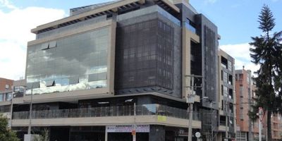 ARRENDAMOS oficina, Santa Bárbara, EXCELENTE OFICINA EN ARRIENDO, Edificio TERRA 116, quinto piso exterior. iluminación natural. pisos en cerámica. baño privado con deposito superior. garaje doble (con duplicador).    Canon no aplica IVA Edificio inteligente. Cuenta con planta eléctrica de suplencia. batería de baños (H-_M) por piso. terraza de comidas, salón comunal. recepción. parqueadero visitantes. excelente ubicación. cerca avenida quince, diecinueve y autopista norte. zona  exclusiva  de gran afluencia comercial y  bancaria.   excelentes vías de acceso y transporte.
Contacto y Cita previa  Robert esparza 3222101918    Jacqueline Martín  3118982171 
1.	Contáctenos también por WhatsApp,        2. Cita previa,         3.	 WWW.INMOBILIARIACARLOSDURAN.CO,
4.	 Aseguramos con Libertador y Sura;         5 .formulario de la aseguradora,                  7. Instagram: inmobiliaria_carlosduran