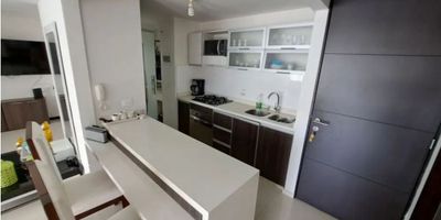 Para mayor información escribanos vía WhatsApp y uno de nuestros agentes inmobiliarios te atenderá.
Espectacular Apartamento con la mejor ubicación en el sur de Cali.
Excelente distribución, iluminado, amplio y muy fresco, no le da el sol, Zona de alta valorización por su buena planeación y urbanismo, el sector cuenta con Supermercados Ara, D1, panaderías y restaurantes.
a tan solo unas cuadras del éxito del Lili, Makro, clínicas, universidades y colegios.
Sus características: Sala comedor amplia, cocina abierta estilo americana, estudio, baño social, balcón amplio, habitación principal con baño y vestier, 2 habitaciones auxiliares y baño de habitaciones.
Estacionamiento interno en sótano.
La unidad cuenta con Club house en donde encontraras 2 piscinas , salón de eventos, cancha de futbol, zona bbq, turco, sauna, gimnasio, juegos infantiles, portería tipo recepción, salón de recepción, oficina de negocios y amplio parqueadero de visitantes.
