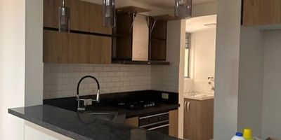 Para mayor información escribanos vía WhatsApp y uno de nuestros agentes inmobiliarios te atenderá.
lindo apartamento recien remodelado, tiene 4 años de construido.
cambios, pisos, iluminacion, aducuacion de una habitacion adicional, instalacion de muebles y puerta estudio.
