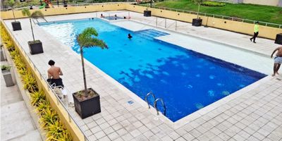 Cod  9660FR962 Venta de hermoso y luminoso apartamento para estrenar, excelentes acabado, dos habitaciones, dos  baños, cocina integral, zona de lavado, sala comedor, parqueadero propio cubierto. Conjunto con vigilancia 24 horas, con gimnasio, piscina, salón comunal, juegos infantiles, cancha múltiple, sauna, zona BBQ, zonas verdes, terraza comunal. En excelente ubicación, una zona con fácil acceso a transporte público, cerca a parques, centros comerciales y centros educativos.
