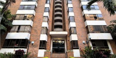 VENTA APARTAMENTO BARRIO EL PRADO BUCARAMANGA COD:1116


▪️ÁREA : 96 M2
▪️BALCÓN AMPLIO .
▪️3 ALCOBAS CON CLOSETS, LA PRINCIPAL CON BAÑO
▪️3 BAÑOS .
▪️SALA COMEDOR AMPLIA
▪️COCINA INTEGRAL 
▪️ZONA DE ROPAS
▪️2 PARQUEADEROS PROPIOS ESCRITURADOS EN SOTANO .

ZONA SOCIAL :


 PISCINA 
 SAUNA 
 JACUZZI 
 JUEGOS INFANTILES 


▪️ADMINISTRACIÓN :$ 615 MIL PESOS
▪️ PRECIO :$ 520 MILLONES
 

INFORMES: 3015948700 - 3003681081
