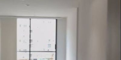 Se arrienda apartamento con 3 habitaciones, 2 baños, estudio, sala-comedor con cocina abierta, balcón con buena vista y zona de lavado. El precio es de  Además cuenta con dos garajes y depósito.

El edificio ofrece completas amenidades: gimnasio, áreas con BBQ, terraza, entre otros. 

Contáctanos para más información o agendar una visita.