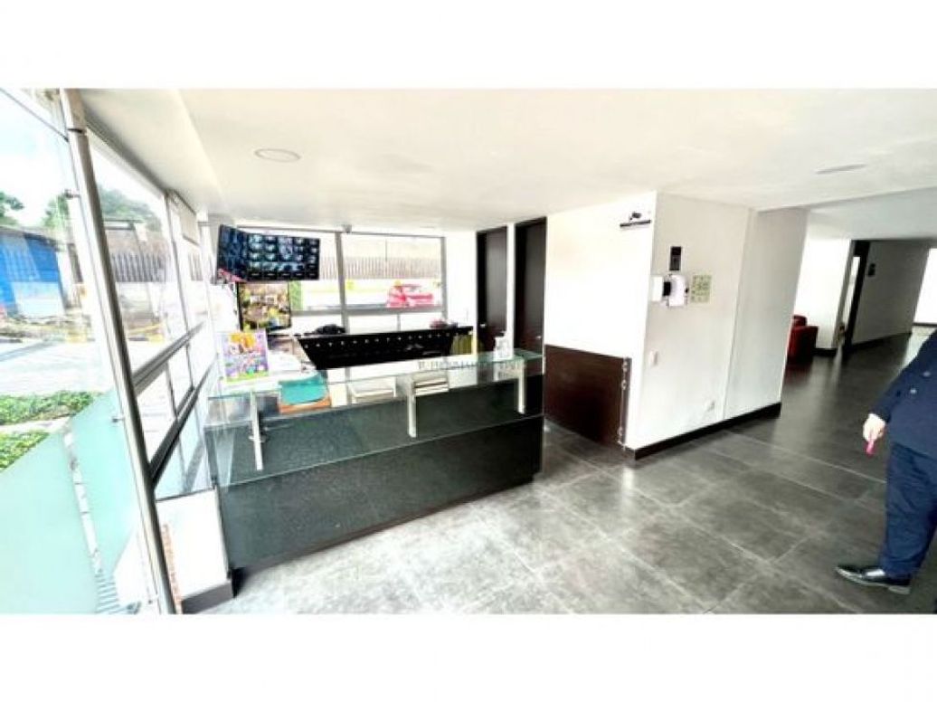 Apartamento de 3 alcobas en venta en La Calleja, Bogotá, 163 m² · foto 2 de 20