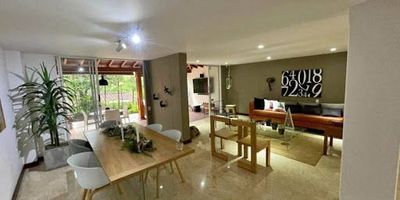 Casa campestre envigado escobero, area 230, Sala comedor amplia, Cocina integral, Zona de ropas, estudio, 3 alcobas   Alcoba de servicio, Baños 5, bañera, zonas verdes y jardín, Parqueadero, Cuarto útil.

Unidad cerrada, porteria 24/7, zonas verdes, piscina, gym, parque infantil, salon social, turco

$ 9.000.000