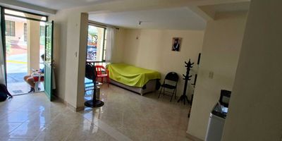 ¡Bienvenidos a esta increíble casa en venta! ? Con un estrato 4, esta joya cuenta con tres  habitación acogedora,  tres bañosmoderno y hasta parqueadero para tu comodidad ? Su área es perfecta para disfrutar en familia y la cocina es ideal para preparar deliciosas comidas ? Construida en el año undefined, este hogar tiene un piso impecable y unos interiores que te dejarán sin aliento ? ¡No pierdas la oportunidad de hacer tuyos estos espacios llenos de encanto! ? ¡Ven a descubrir tu nuevo hogar! ??