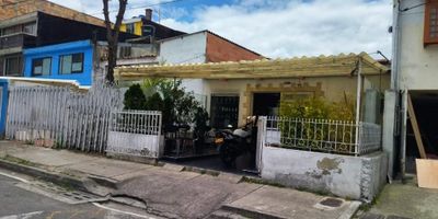 SE VENDEN 2 CASAS LOTES PEGADAS EN EL BARRIO MAZUREN, BRITARLIA NORTE SECTOR MAZUREN, CANTALEJO, SAN CIPRIANO, CON UNA EXCLENTE  UBICACION, COMERCIAL RESIDENCIAL, SEGURO, DE FACIL ACCESO CERCA A LA ESTACION TOBERIN Y 161 DE TRASMILENIO TAMBIEN AL CARMEL CLUB, AUTOPISTA NORTE, CALLE 153 SECTOR DE MUCHA VALORIZACION, EL LOTE SE PRESTA PARA CONSTRUCCION DE APARTAMENTOS MODERNOS O ALGUNA COMERCIO DE ALTO IMPACTO O CASA PARA NEGOCIO, A UN EXCELENTE PRECIO DE OPORTUNIDAD Y ESPACIOS INCREIBLES PARA DESARROLLAR UN PROYECTO, TIENE 460 METROS DE AREA TOTAL DE LAS CASALOTE, QUE LO HACEN UNA EXCELENTE OPORTUNIDAD PARA INVERSION, LAS CASAS CERCANAS TAMBIEN ESTAN EN VENTA IDEAL PARA CONSTRUCCION AMBIACIOSA DE APARTAMENTOS MODERNOS. SE REIBEN APARTAMENTO EN BOGOTA EN FORMA DE PAGO LIBRE DE GRAVAMEN