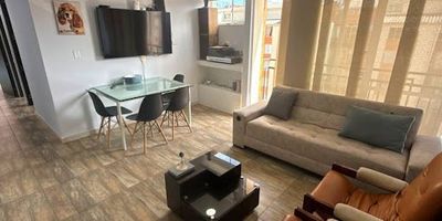 Vendo Apartamento en Funza Ubicado a pocas cuadras de la carrera 9, via principal de Funza, en un exclusivo conjunto residencial, con excelente iluminación, fácil acceso al trasporte público y parques cercanos, conjunto cuenta con salón comunal, parqueadero de visitantes, parque infantil, vigilancia 247. Apartamento de dos niveles, en el primer nivel cuenta con sala, comedor, cocina abierta integral, zona de lavanderia, balcón, baño social, tres alcobas con closet, principal con baño privado, en el segundo nivel cuenta con dos alcoba, sala auxiliar y baño, cuenta con parqueadero privado y cubierto. 
