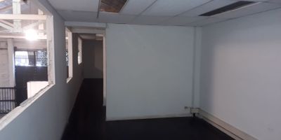 Espectacular bodega ideal para potenciar tu marca, ubicada en una de las zonas mas comerciales de la ciudad, amplios espacios, fácil acceso