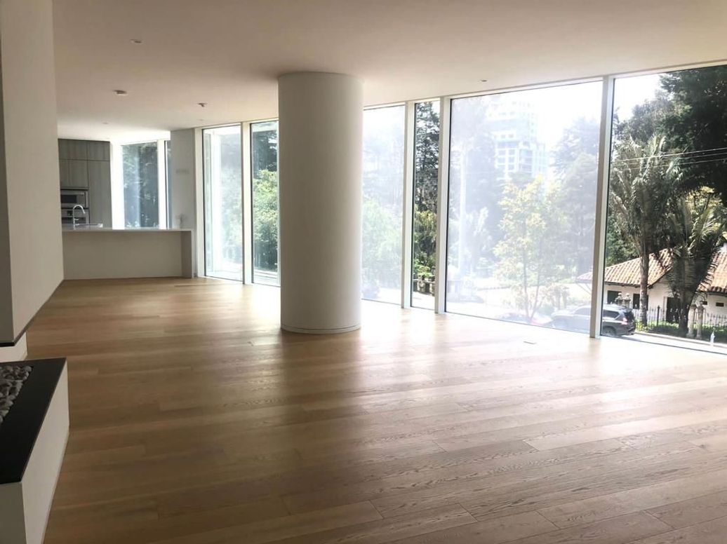 Apartamento de 2 alcobas en venta en El Refugio, Bogotá, 222 m² · foto 3 de 13